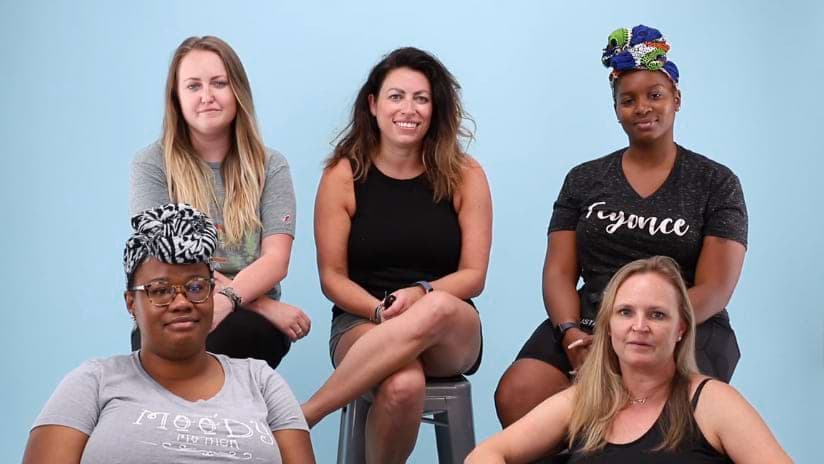 Carrie Kerns e il team Carrafina Private Label durante un caso di studio sulla fotografia con modelli dal vivo