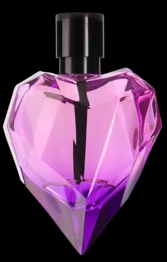 Bottiglia di profumo viola come esempio di fotografia di prodotto a 360°