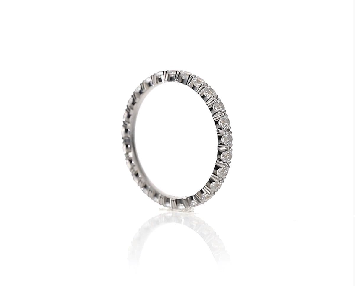 Video di anello bianco diamante