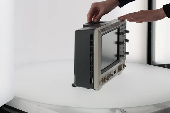 Tavolo rotante motorizzato con bilancia integrata in Alphashot XL G2