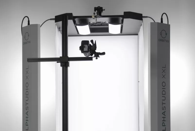 Luci LED prodotte in azienda su Alphastudio XXL