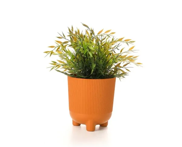 Packshot di un vaso da fiori arancione