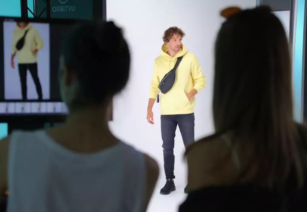Software di automazione Orbitvu applicato alla produzione di foto moda con modelli